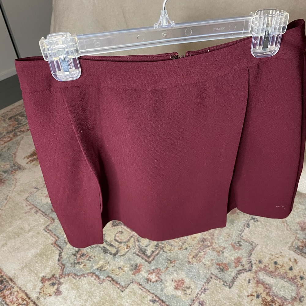 BCBG maroon high waisted skort